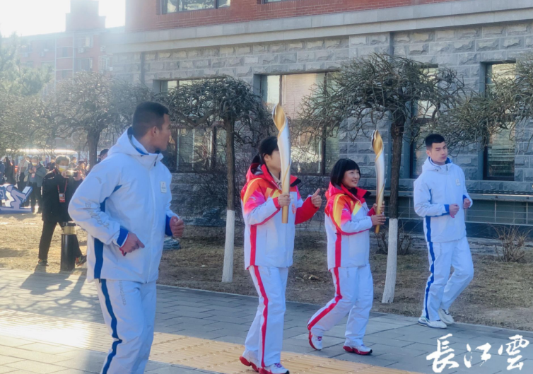 “英子姐姐”参加北京冬残奥会火炬接力