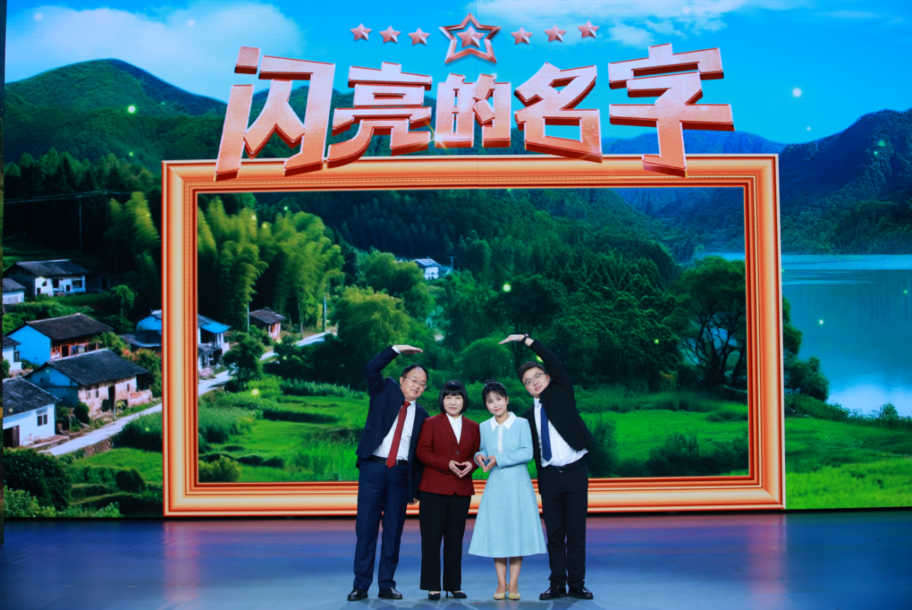 助学是我们一家人共同的事业——刘发英家庭两代人三十余载接力助学